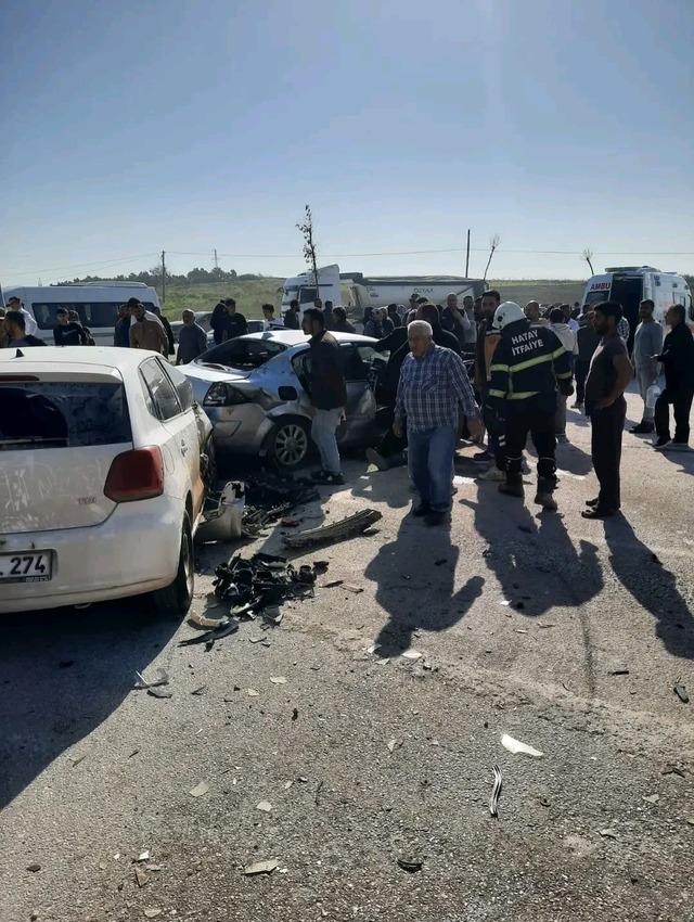 Hatay’da 3 otomobil çarpıştı: 7 yaralı 2