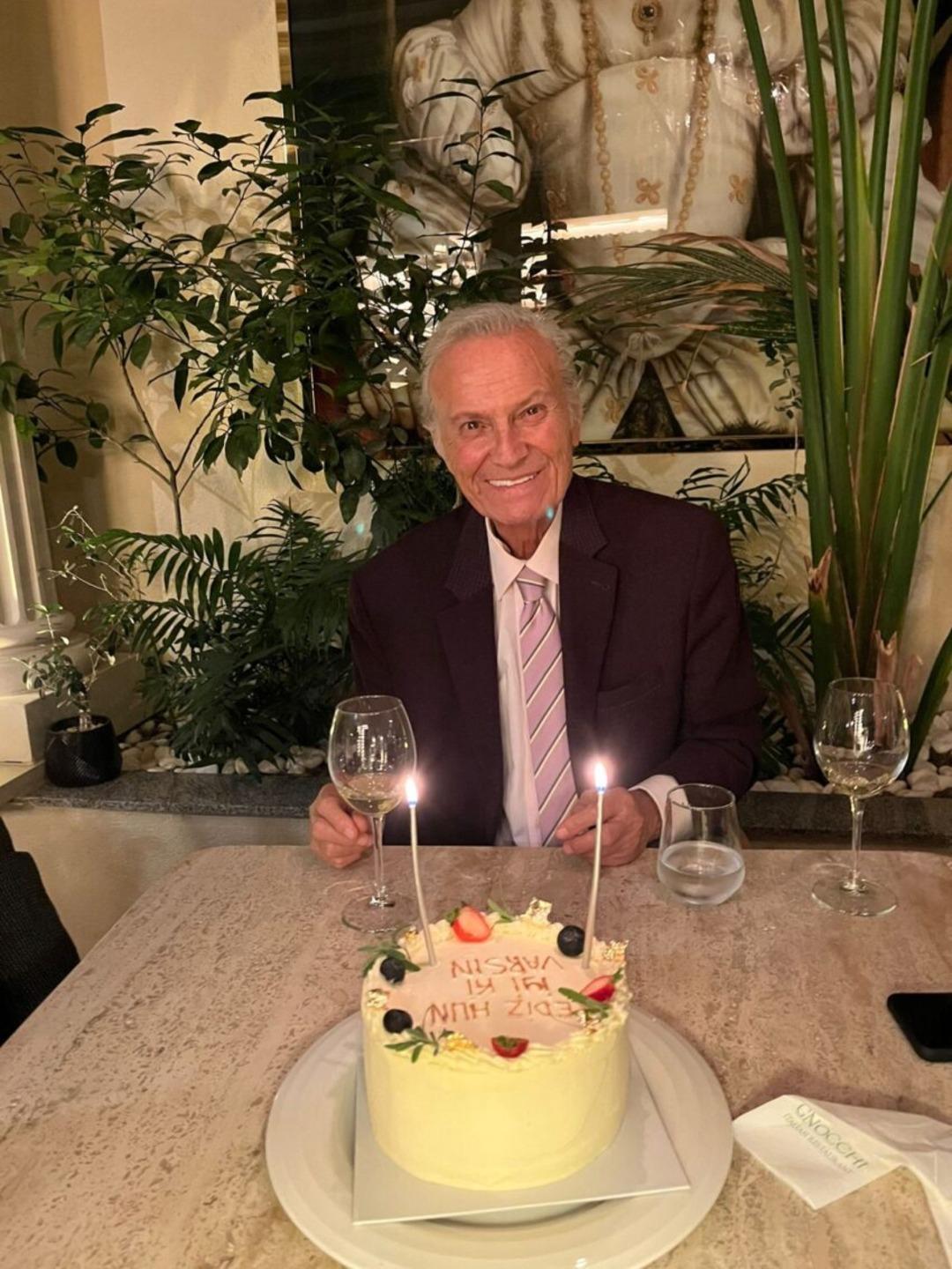 edizhun_official_1763850354_3771772610720303301_1651252400-850x1133