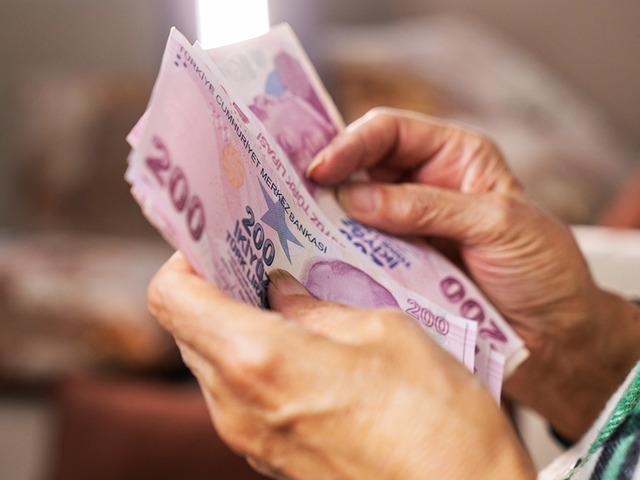 En düşük emekli maaşı için 'asgari ücret' çıkışı! Toplantıda açıkladı