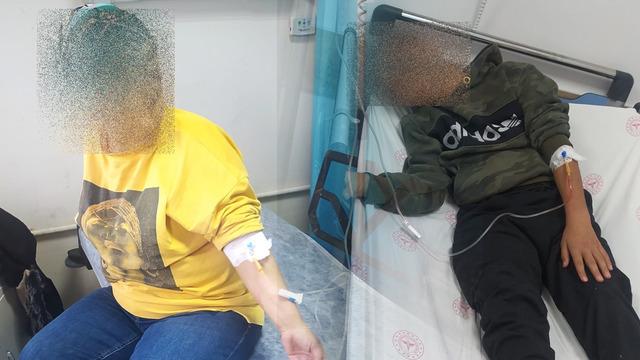 Zincir marketten aldığı sucukla tost yaptı, oğluyla hastanelik oldu