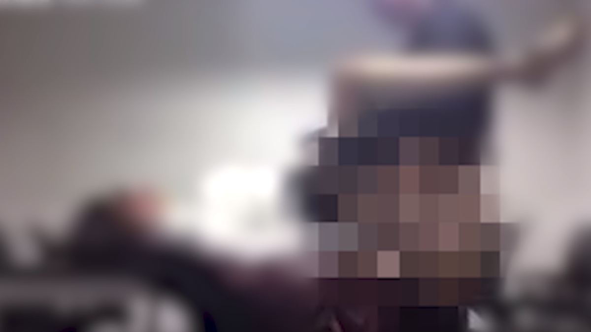 İş arkadaşları toplantı odasında aşka geldi