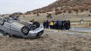 Afyonkarahisar'da iki hafif ticari araç çarpıştı: 7 yaralı
