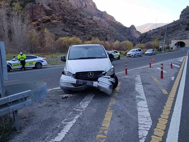 Gümüşhane’de iki araç çarpıştı: 4 yaralı 1