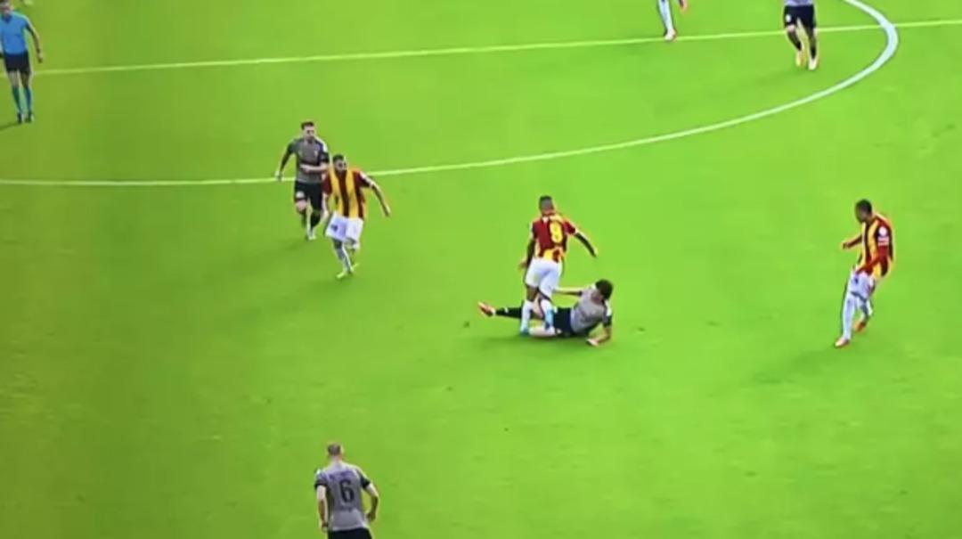 G&ouml;ztepe-Kocaelispor ma&ccedil;ında gol yok her şey var! Hakem 2 kez kırmızı kartı iptal etti 2