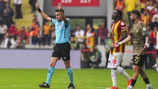 Göztepe-Kocaelispor maçında gol yok her şey var! Hakem 2 kez kırmızı kartı iptal etti