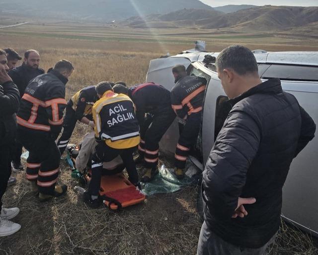 Takla atan otomobil hurdaya döndü: 1 yaralı 4