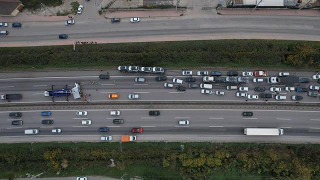 Anadolu Otoyolu'nda kaza! Uzun kuyruklar oluştu