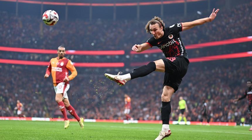 Gen&ccedil;lerbirliği y&ouml;netiminden yenilgiye rağmen futbolculara prim jesti!