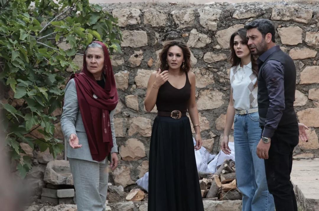 Uzak Şehir’deki Alya ve Cihan karakterlerinin tarzlarını inceliyoruz! 6