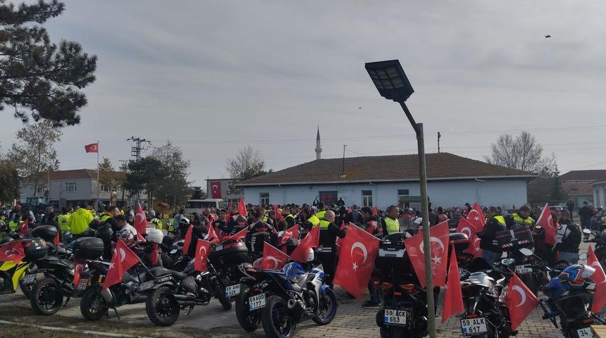 Tekirdağ'da motosikletliler şehit İlker Aykut'un ailesine taziyede bulundu