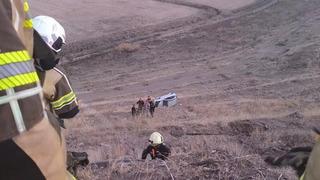 Diyarbakır'da otomobil şarampole yuvarlandı