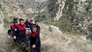 Hatay'da dağda mahsur kalan kişi kurtarıldı