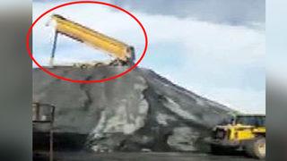 Taş ocağında çalışan hafriyat kamyonu böyle devrildi
