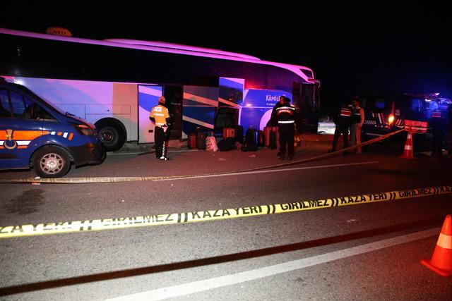 Denizli deki yolcu otobüsü ile minibüsün çarpıştığı kazada yaralananlardan 1 kişi öldü 2