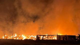 İzmir'de belediyeye ait çöp depolama alanında yangın! Ekipler sevk edildi