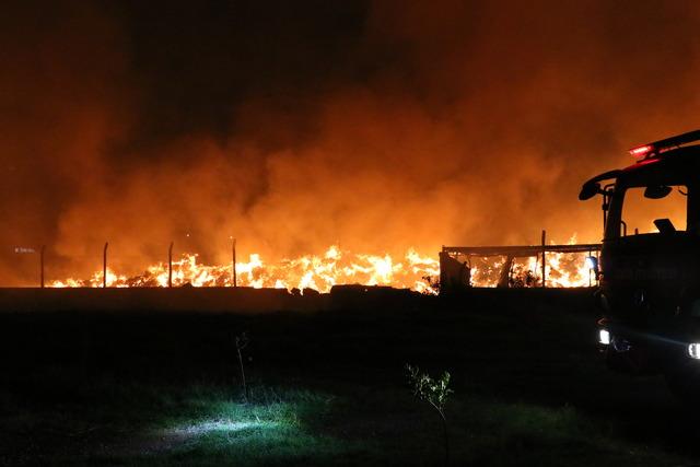 İzmir de çöp depolama alanında çıkan yangın kontrol altına alındı 5