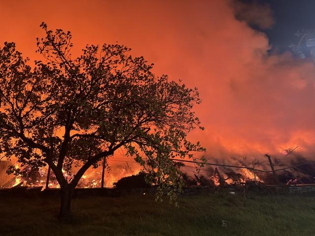 İzmir de çöp depolama alanında çıkan yangın kontrol altına alındı 3