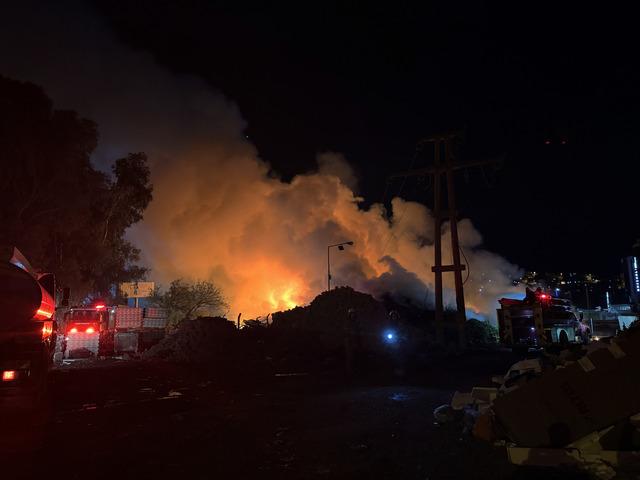 İzmir de çöp depolama alanında çıkan yangın kontrol altına alındı 2