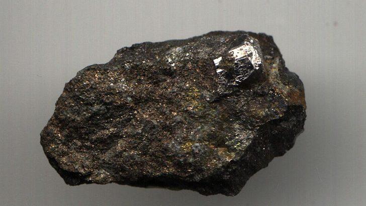 Apple ve Samsung onun peşinde! Kilosu 80 dolar G5