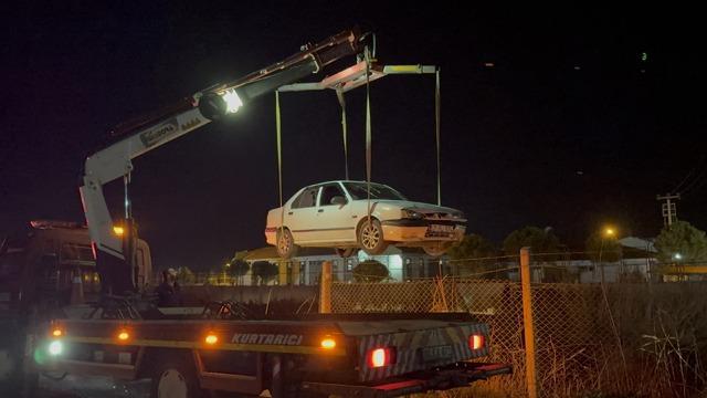 Aydın da sulama kanalına devrilen otomobildeki 2 kişi yaralandı 2
