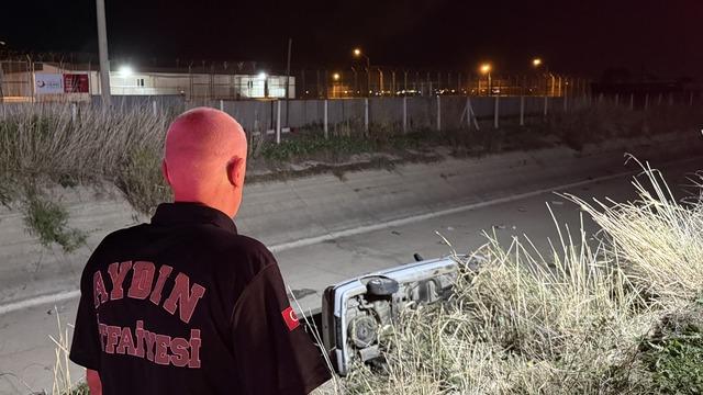Aydın'da sulama kanalına devrilen otomobildeki 2 kişi yaralandı