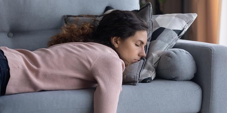 Yorgun bir g&uuml;n&uuml;n sonunda kapıdan i&ccedil;eri girdiğinde ilk yaptığın şey nedir?