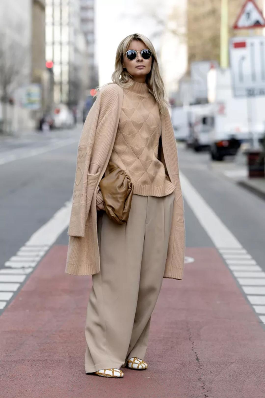 Tek renkle t&uuml;m kombin yapılır mı? Monokrom giyinmenin sırları 5