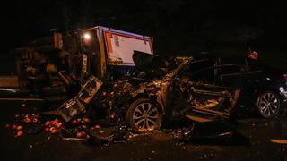 İstanbul'da TEM Otoyolu'nda otomobil ile kamyonet çarpıştı, 2 kişi yaralandı