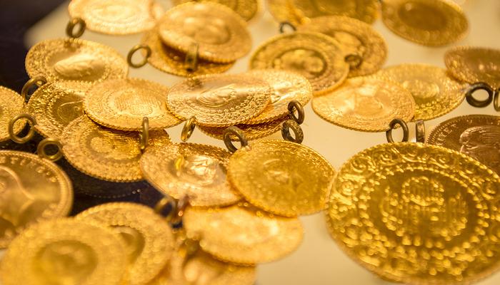 Altın haftaya düşüşle başladı! Altın alınır mı? Uzmanı noktayı koydu