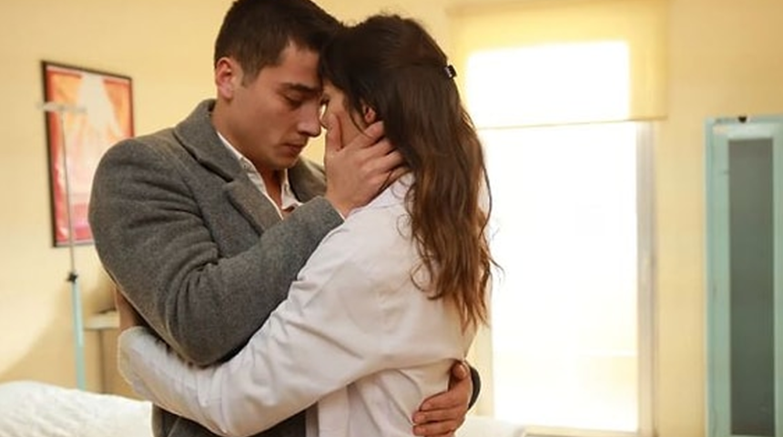 Uzak Şehir'in Kaya'sı Atakan Özkaya'nın sevgilisi var mı? Eski sevgilisi tanıdık çıktı