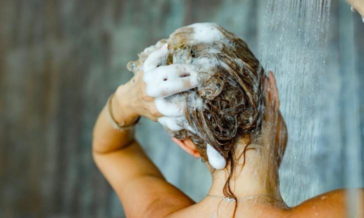 Saçını kaç günde bir yıkarsın?
