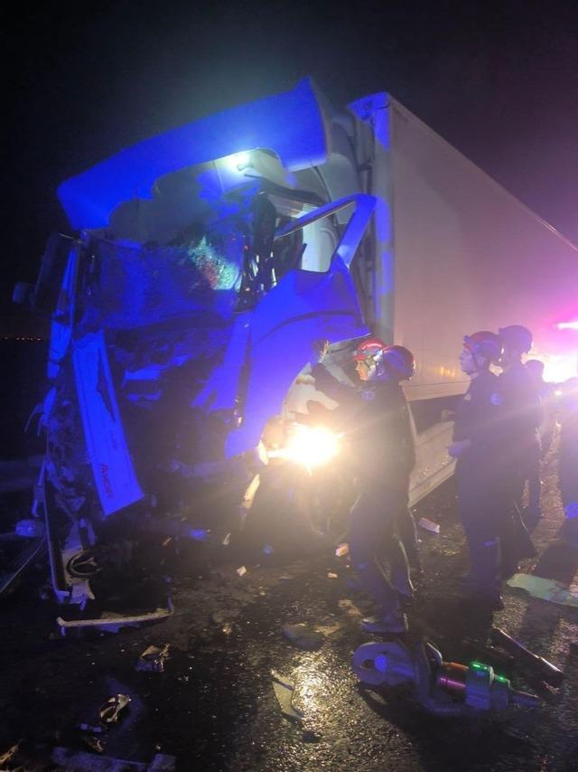 Adana’da tır, otobüse arkadan çarptı: 14 yaralı 2