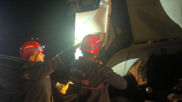 Adana’da tır, otobüse arkadan çarptı: 14 yaralı