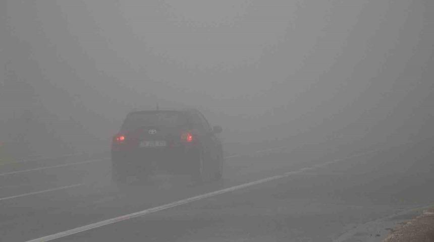 Bolu Dağı&rsquo;nda g&ouml;z g&ouml;z&uuml; g&ouml;rm&uuml;yor: G&ouml;r&uuml;ş mesafesi 25 metreye d&uuml;şt&uuml;