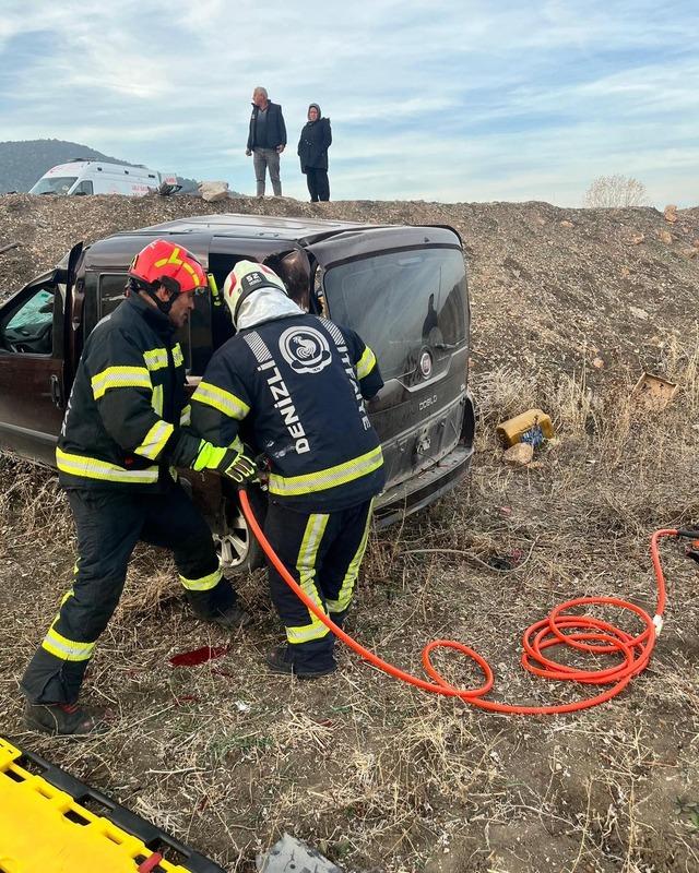 Yoldan çıkan otomobil tarlaya uçtu; 2 yaralı 2