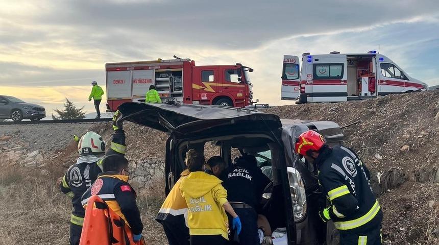 Yoldan çıkan otomobil tarlaya uçtu; 2 yaralı