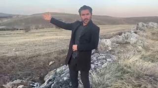 Yolunu şaşıran karaca bozkırın ortasında görüntülendi