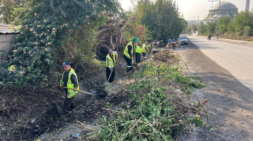 Hatay&rsquo;da 66 kilometrelik yağmur suyu ve ızgara temizliğinden toplamda 53 kamyon katı atık &ccedil;ıktı