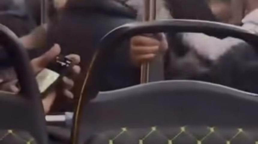 Bursa’da otobüste yumruk yumruğa kavga kamerada