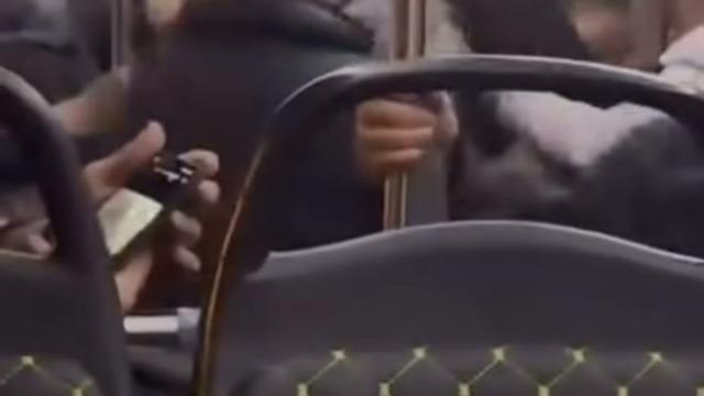 Bursa’da otobüste yumruk yumruğa kavga kamerada