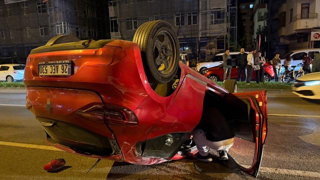 Makas atarak iki araca çarpan sürücü takla attı: 1 yaralı