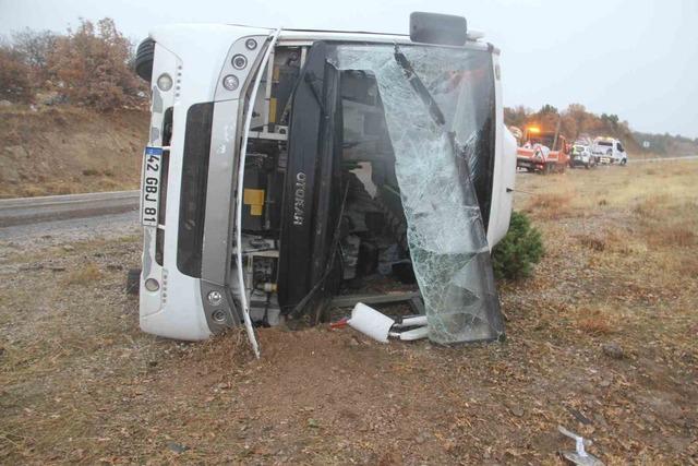 Konya’da öğrenci servisi devrildi: 31 yaralı 2