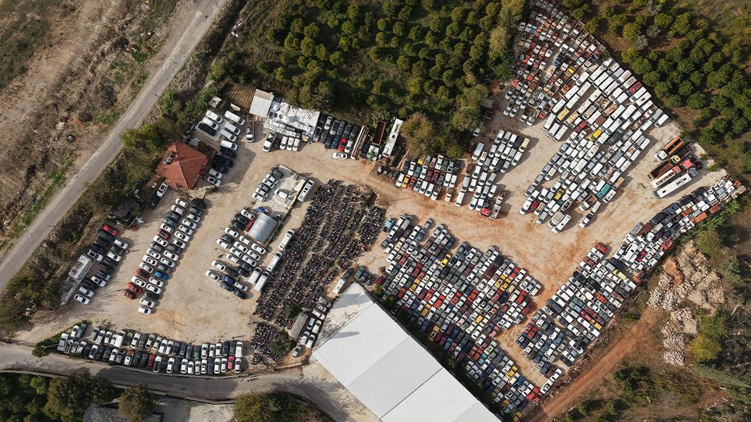 Milyonluk ara&ccedil;lar &ccedil;&uuml;r&uuml;meye terk edildi: Yediemin 'ara&ccedil; mezarlığı'na d&ouml;nd&uuml;!