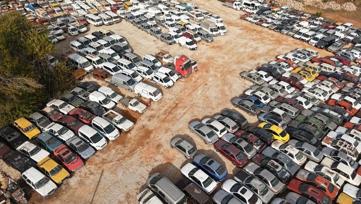 Milyonluk araçlar çürümeye terk edildi: Yediemin 'araç mezarlığı'na döndü! G3