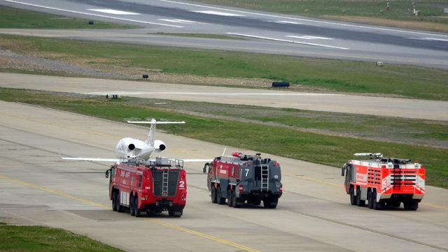 Ambulans uçak, Trabzon Havalimanı'na acil iniş yaptı - Yeniden