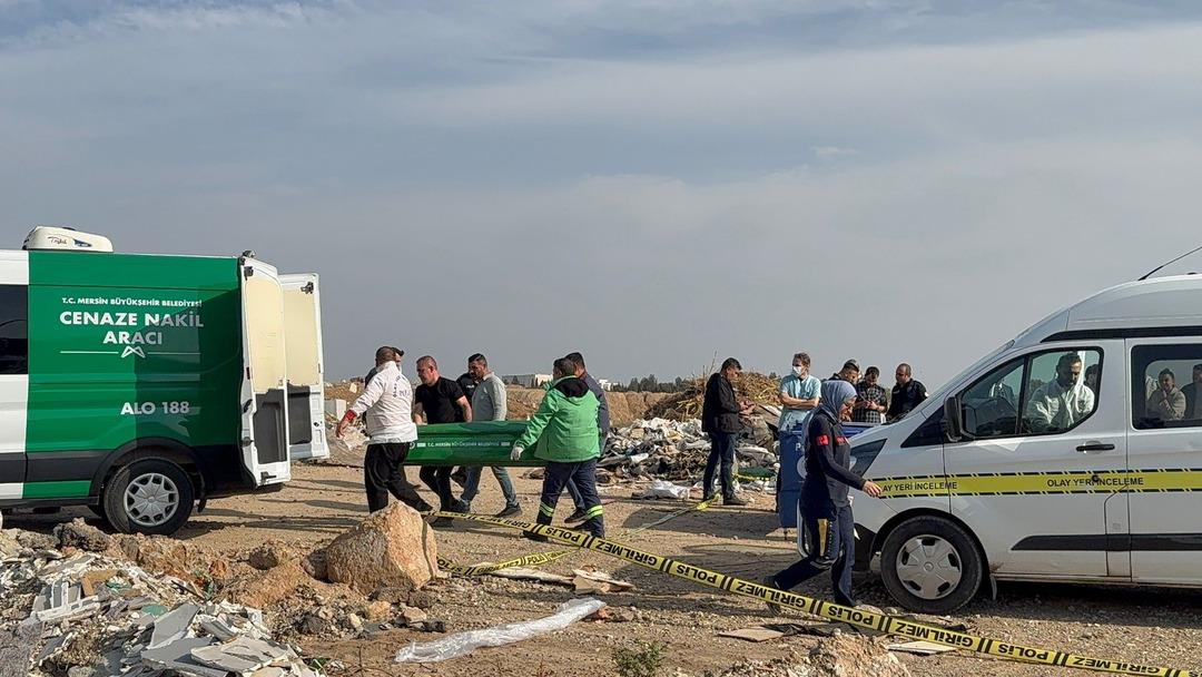 Çekyatın yanına gidince fark etti! Cesedi tuzlanıp halıya sarılmış 4