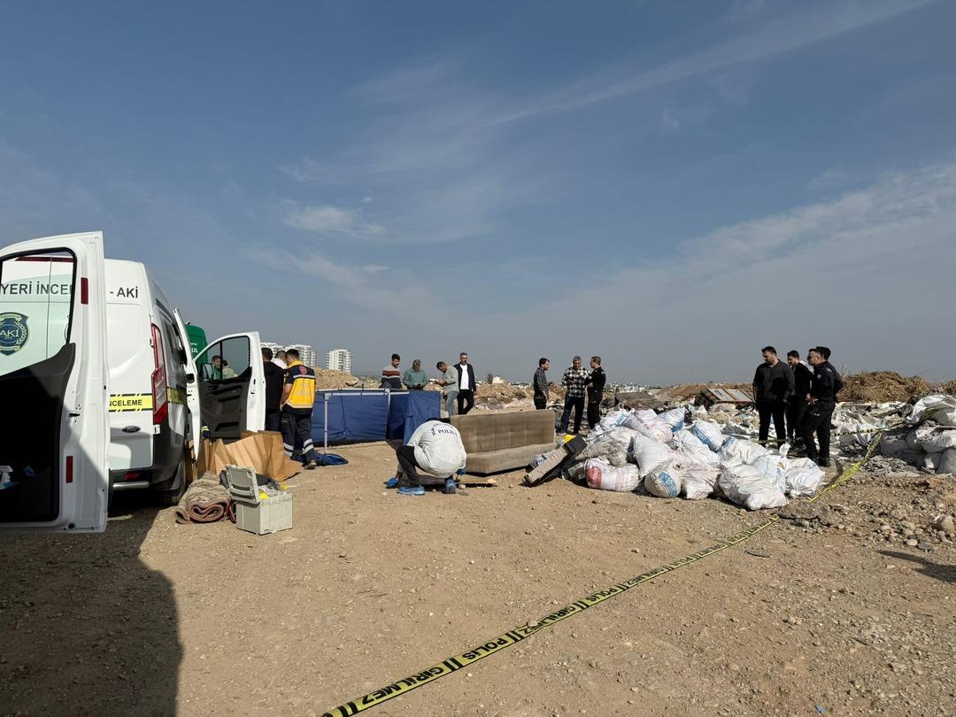 Çekyatın yanına gidince fark etti! Cesedi tuzlanıp halıya sarılmış 5