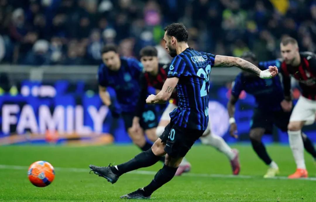 İtalya onu konuşuyor! Hakan Çalhanoğlu derbide takımını yaktı 1