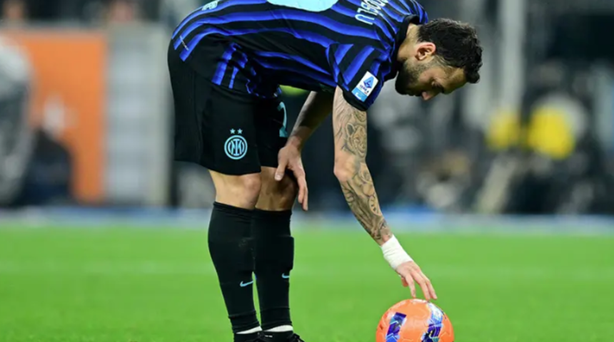 İtalya onu konuşuyor! Hakan Çalhanoğlu derbide takımını yaktı