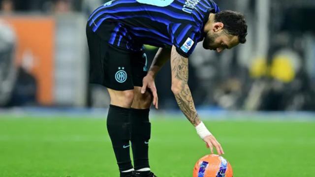 İtalya onu konuşuyor! Hakan Çalhanoğlu derbide takımını yaktı